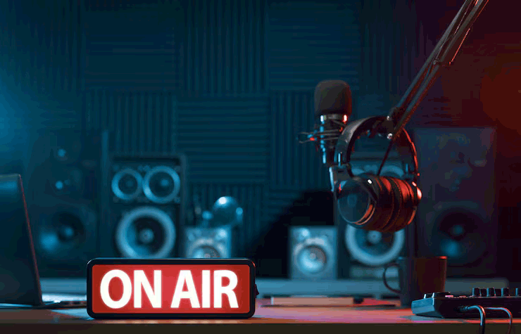 Radio broadcasting visual